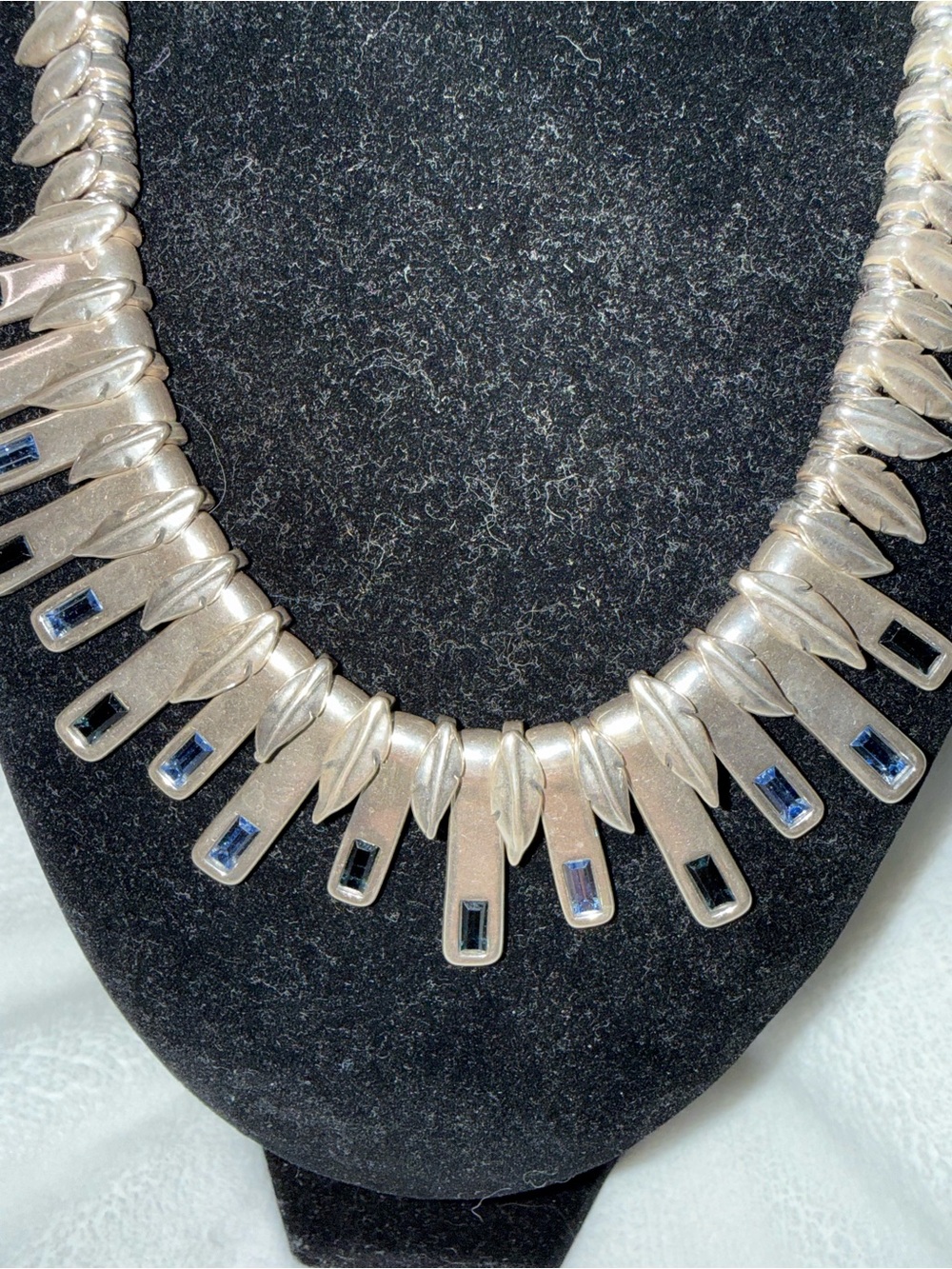 UNO de 50 Silver Collar Necklace with Blue Accents - Picture 3 of 5